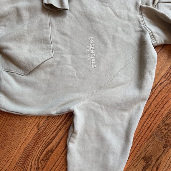 Essentials Fear of God Hoodie - Picture 4 of 5